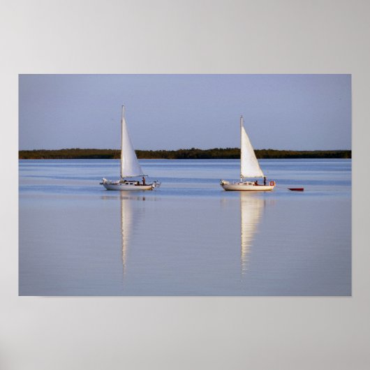 Zwei Segelboote beim Morgensegeln Poster (Vorne)