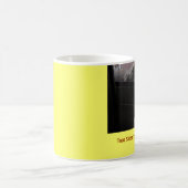 Zwei Seiten zu jeder Geschichte Kaffeetasse (Mittel)