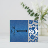 Zwei seitliche Silber- und Blue Damask-Tischnummer Postkarte (Stehend Vorderseite)
