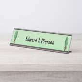 Zwei seltsame Men Green Pickle Heads mit Facebook Schreibtischnamensplakette (Vorderseite )