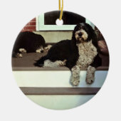 Zwei Sheepadoodles auf der Veranda Keramik Ornament (Vorne)