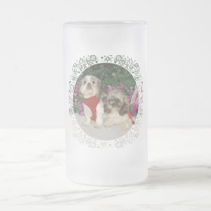 Zwei Shih Tzus in einem Garten Mattglas Bierglas