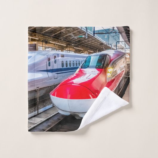 Zwei Shinkansen am Bahnhof Tokio Badhandtuch Set (Waschlappen)