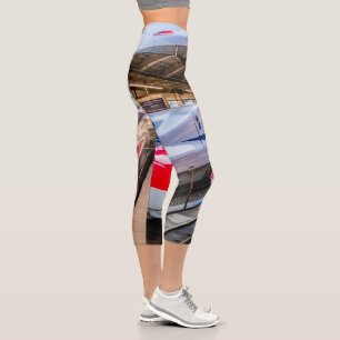 Zwei Shinkansen am Bahnhof Tokio Capri Leggings