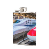 Zwei Shinkansen am Bahnhof Tokio Flachmann (Links)