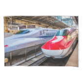 Zwei Shinkansen am Bahnhof Tokio Kissenbezug (Vorderseite)