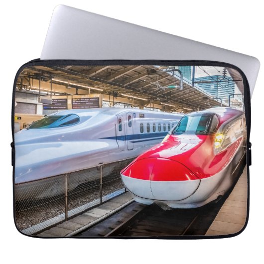 Zwei Shinkansen am Bahnhof Tokio Laptopschutzhülle (Vorderseite)