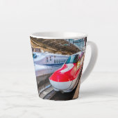 Zwei Shinkansen am Bahnhof Tokio Milchtasse (Rechte Ecke)