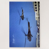 Zwei Sikorsky YR-4B Hubschrauber im Flug Puzzle (Vertikal)