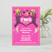 Zwei skelettartige Mädchen zum zweiten Geburtstag Einladung (Stehend Vorderseite)