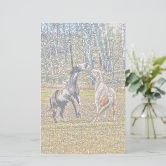 Zwei spielerische Pinto Paint Horses Equine Art De Briefpapier (Stehend Vorderseite)