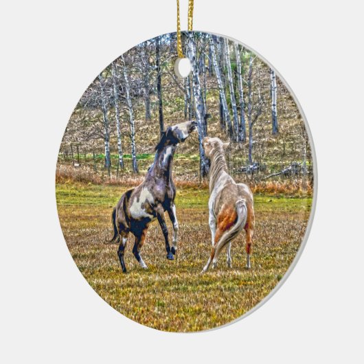 Zwei spielerische Pinto Paint Horses Equine Art De Keramikornament (Links)