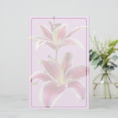 Zwei Stargazer-Lilien-Briefpapier Briefpapier (Stehend Vorderseite)