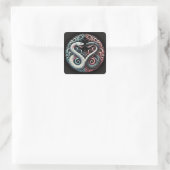 Zwei stilisierte Schlangen Quadratischer Aufkleber (Tasche)