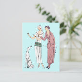 Zwei Stilvolle 1920er Frauen und eine Hundescharte Postkarte (Stehend Vorderseite)