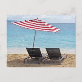 ZWEI STRANDSTÜHLE UNTER EINEM UMBRELLA POSTKARTE