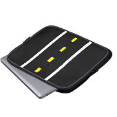 Zwei Straßenlaterne (schwarz, weiß und gelb) Laptopschutzhülle (Vorne Knopf)