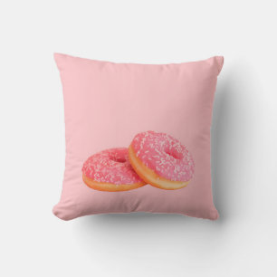 ZWEI STRAWBERRY DOUGHNUTS MIT SPRINKLES KISSEN