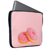 ZWEI STRAWBERRY DOUGHNUTS MIT SPRINKLES LAPTOPSCHUTZHÜLLE (Vorne Rechts)