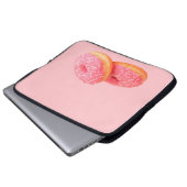 ZWEI STRAWBERRY DOUGHNUTS MIT SPRINKLES LAPTOPSCHUTZHÜLLE (Vorne Knopf)