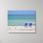 Zwei Stühle am Strand Leinwanddruck (Vorderseite)