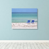 Zwei Stühle am Strand Leinwanddruck (Insitu (Holzboden))