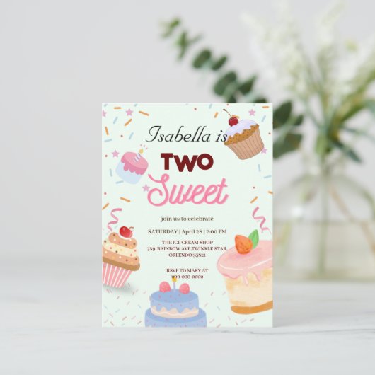 Zwei süße Cupcake mit Streuseln 2. Geburtstag Mädc Postkarte (Stehend Vorderseite)