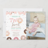Zwei süße Donut 2. Geburtstag Weißes Foto Einladung (Vorderseite)