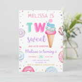 Zwei süße Eiscreme Donut 2. Geburtstag Einladung (Stehend Vorderseite)