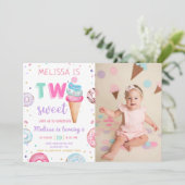 Zwei süße Eiscreme Donut 2. Geburtstag Foto Einladung (Stehend Vorderseite)