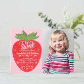 Zwei süße Erdbeere Kinder Zweites Foto Einladung (Stehend Vorderseite)