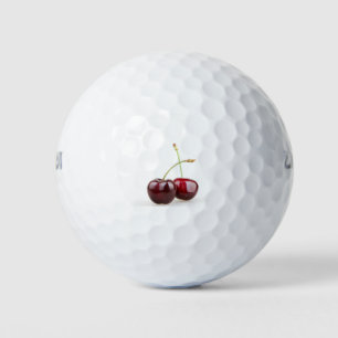 Zwei süße Kirschfrüchte abgeschieden auf weißem Hi Golfball