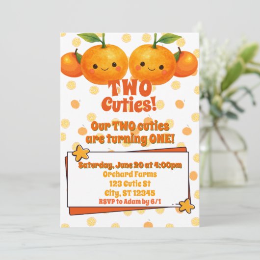 Zwei Süssen Zwillings-Geburtstag Einladung (Stehend Vorderseite)