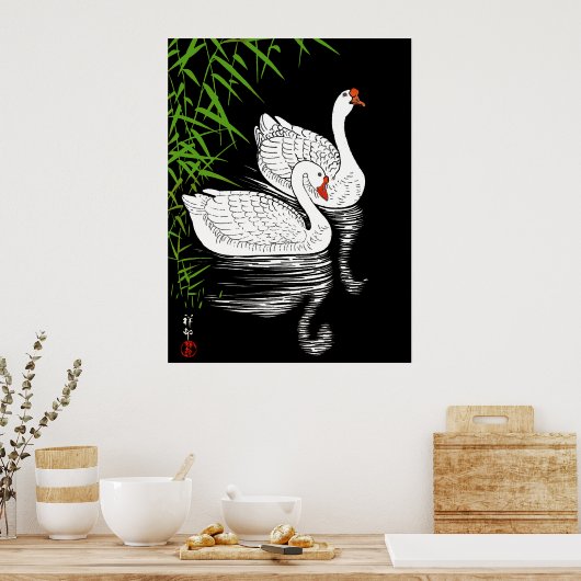 Zwei Swans auf einem Pool - Weiß auf schwarzem Hin Poster (Küche)
