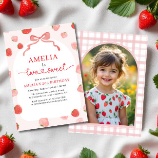 Zwei Sweet 2. Bow Erdbeere Foto Geburtstag Einladung
