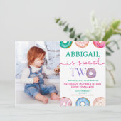 Zwei Sweet 2. Donut Thema Geburtstagsparty Einladung (Stehend Vorderseite)