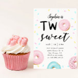 Zwei Sweet 2. Donut Thema Geburtstagsparty Einladung<br><div class="desc">Niedliche 2. Geburtstagsfeier für eine Donut-Geburtstagsparty mit Donut-Illustration mit Sprinklen. Im Text oben steht "Zwei süß". Passen Sie diese Vorlage an,  indem Sie den Namen und das Party Ihres Kindes hinzufügen.</div>