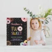 Zwei Sweet Colors Foto Donut Birthday Einladung (Stehend Vorderseite)