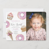 Zwei Sweet Cupcake & Donuts Girl Foto 2. Geburtsta Einladung (Vorderseite)