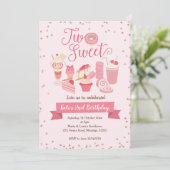 Zwei Sweet Girl Birthday Party Einladung (Stehend Vorderseite)