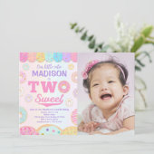 ZWEI Sweet Rainbow Donut 2. Geburtstag Foto Einladung (Stehend Vorderseite)