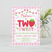 Zwei Sweet Strawberry zum Geburtstag Einladung (Stehend Vorderseite)