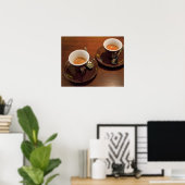 zwei Tassen frisch gebrühten Espressokaffees auf e Poster (Heimbüro)