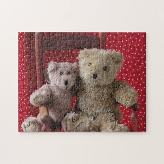 zwei Teddybären in einem Puzzle mit rotem Stuhl (Horizontal)