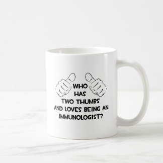 Zwei Thumbs und Lieben als Immunologe Kaffeetasse