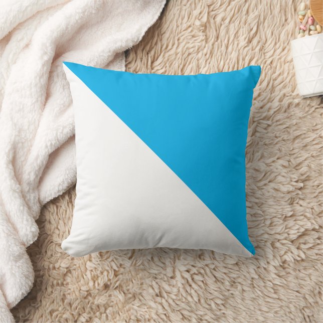 Zwei Tone Diagonal Bright Blue Throw Kissen (Decke)