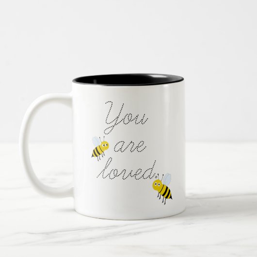 Zwei-Tonen Sie sind LiebesHonigbienen-Tasse Zweifarbige Tasse (Links)