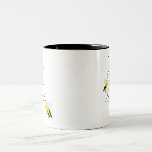 Zwei-Tonen Sie sind LiebesHonigbienen-Tasse Zweifarbige Tasse (Mittel)