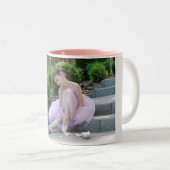 Zwei tönige Tasse mit Ballettkinder in Rosa. (VorderseiteRechts)