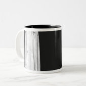 Zwei Trauernde Zweifarbige Tasse (Vorderseite Links)